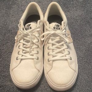 New Balance 210 Womens White Canvas Sneakers - size 10